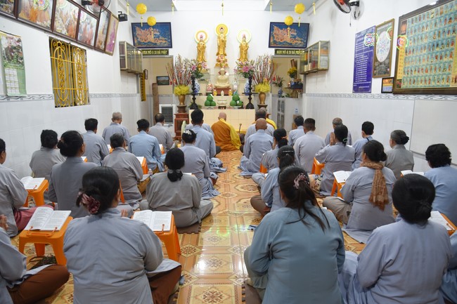 The 8th One-Day Retreat, and giving gifts on Mid-autumn Festival at Minh Chat ashram in Can Tho