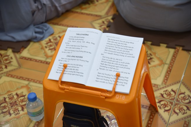 The 8th One-Day Retreat, and giving gifts on Mid-autumn Festival at Minh Chat ashram in Can Tho