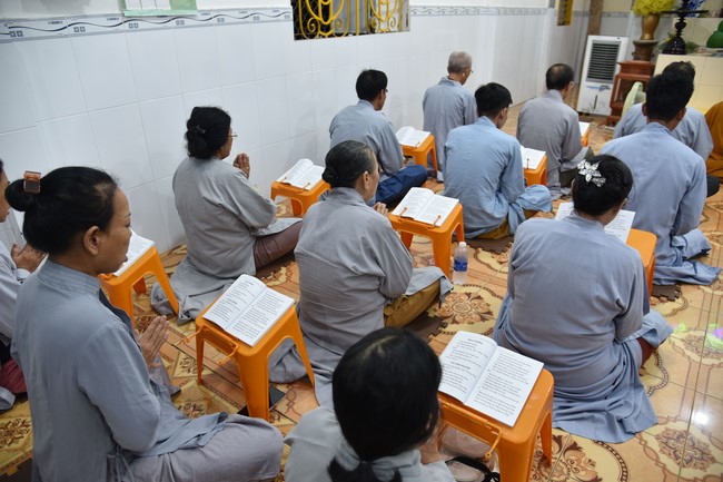 The 8th One-Day Retreat, and giving gifts on Mid-autumn Festival at Minh Chat ashram in Can Tho