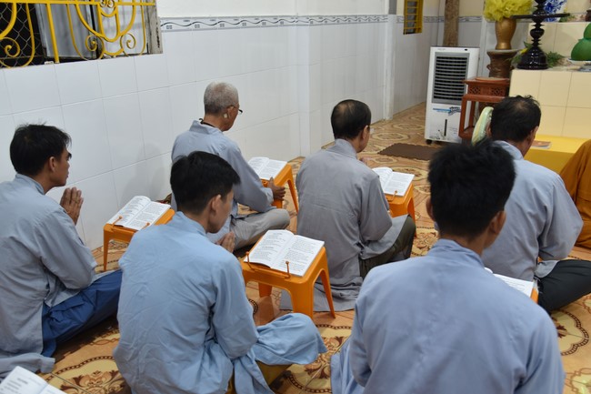 The 8th One-Day Retreat, and giving gifts on Mid-autumn Festival at Minh Chat ashram in Can Tho