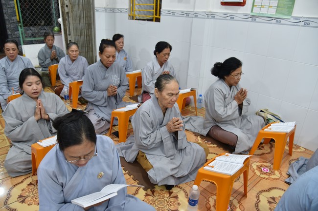The 8th One-Day Retreat, and giving gifts on Mid-autumn Festival at Minh Chat ashram in Can Tho