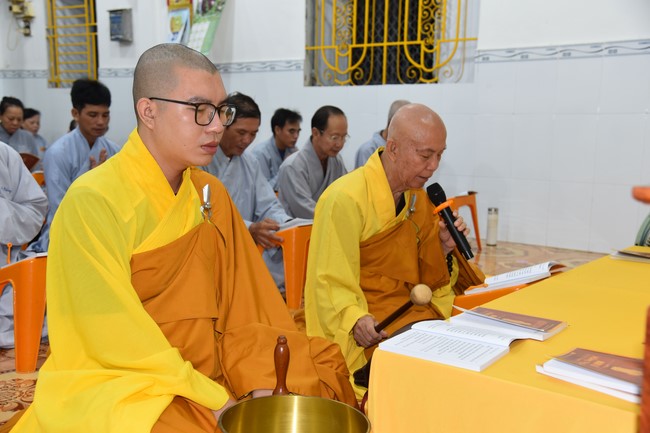The 8th One-Day Retreat, and giving gifts on Mid-autumn Festival at Minh Chat ashram in Can Tho