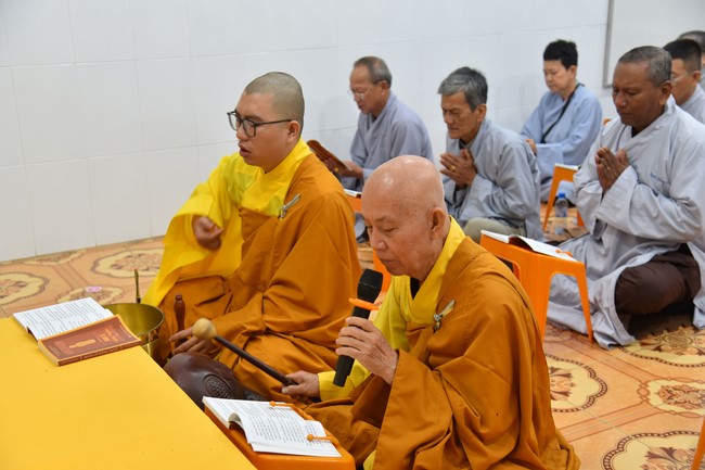 The 8th One-Day Retreat, and giving gifts on Mid-autumn Festival at Minh Chat ashram in Can Tho