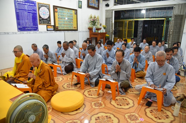 The 8th One-Day Retreat, and giving gifts on Mid-autumn Festival at Minh Chat ashram in Can Tho