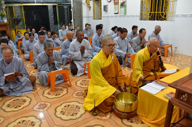 The 8th One-Day Retreat, and giving gifts on Mid-autumn Festival at Minh Chat ashram in Can Tho