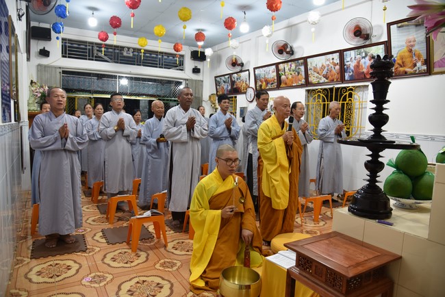 The 8th One-Day Retreat, and giving gifts on Mid-autumn Festival at Minh Chat ashram in Can Tho