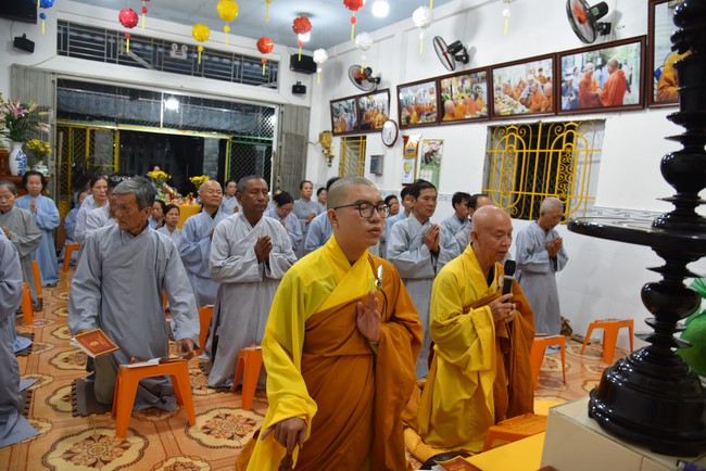 The 8th One-Day Retreat, and giving gifts on Mid-autumn Festival at Minh Chat ashram in Can Tho