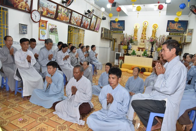 The 8th One-Day Retreat, and giving gifts on Mid-autumn Festival at Minh Chat ashram in Can Tho