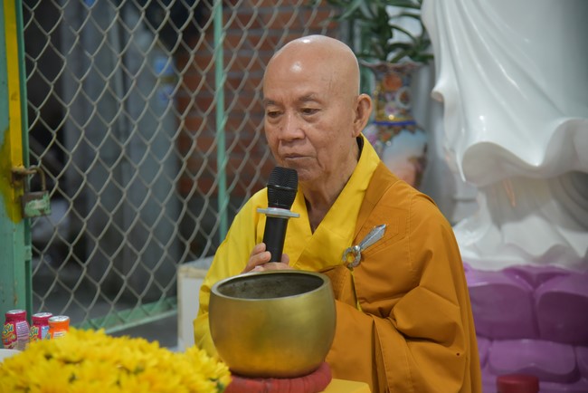 The 8th One-Day Retreat, and giving gifts on Mid-autumn Festival at Minh Chat ashram in Can Tho