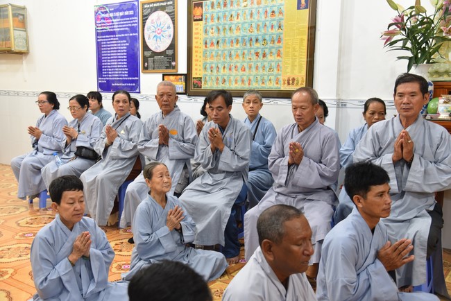 The 8th One-Day Retreat, and giving gifts on Mid-autumn Festival at Minh Chat ashram in Can Tho