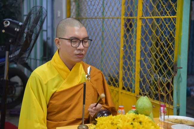 The 8th One-Day Retreat, and giving gifts on Mid-autumn Festival at Minh Chat ashram in Can Tho