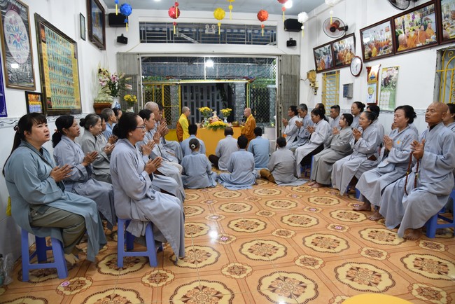 The 8th One-Day Retreat, and giving gifts on Mid-autumn Festival at Minh Chat ashram in Can Tho