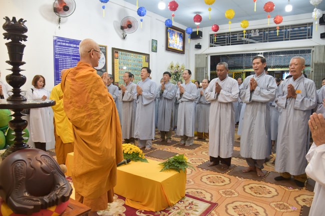 The 8th One-Day Retreat, and giving gifts on Mid-autumn Festival at Minh Chat ashram in Can Tho