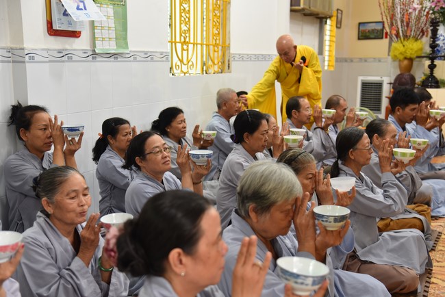 The 8th One-Day Retreat, and giving gifts on Mid-autumn Festival at Minh Chat ashram in Can Tho