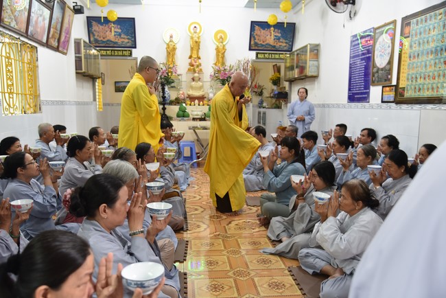 The 8th One-Day Retreat, and giving gifts on Mid-autumn Festival at Minh Chat ashram in Can Tho