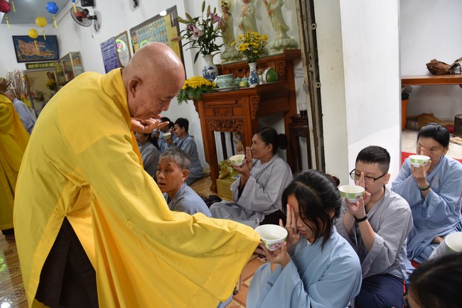 The 8th One-Day Retreat, and giving gifts on Mid-autumn Festival at Minh Chat ashram in Can Tho