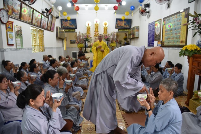 The 8th One-Day Retreat, and giving gifts on Mid-autumn Festival at Minh Chat ashram in Can Tho