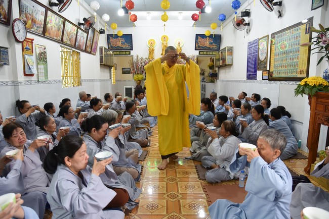 The 8th One-Day Retreat, and giving gifts on Mid-autumn Festival at Minh Chat ashram in Can Tho