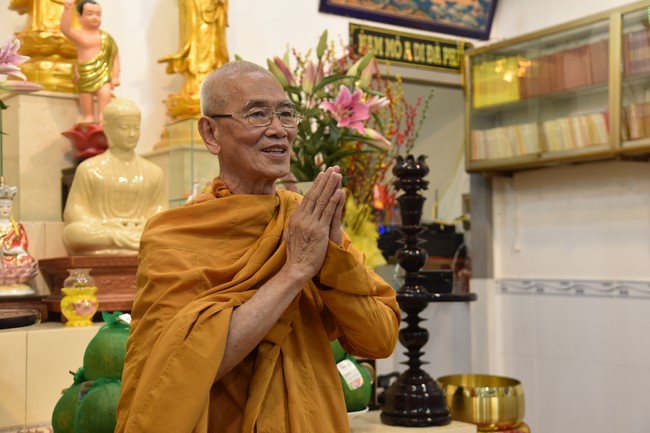 The 8th One-Day Retreat, and giving gifts on Mid-autumn Festival at Minh Chat ashram in Can Tho