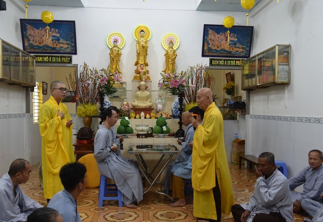 The 8th One-Day Retreat, and giving gifts on Mid-autumn Festival at Minh Chat ashram in Can Tho