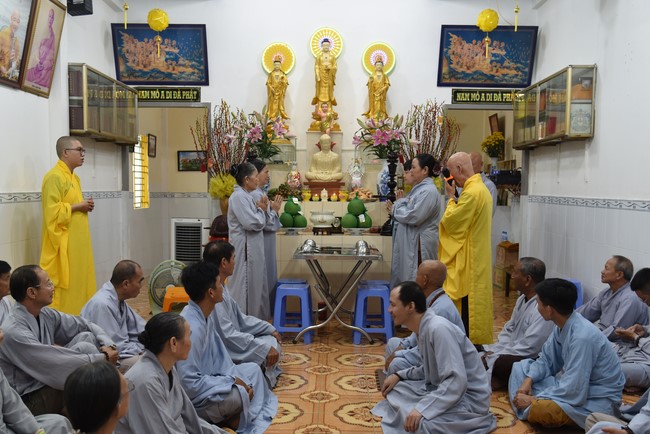 The 8th One-Day Retreat, and giving gifts on Mid-autumn Festival at Minh Chat ashram in Can Tho