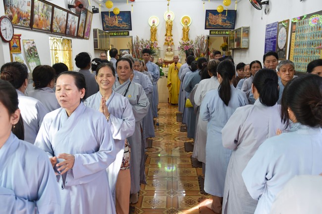 The 8th One-Day Retreat, and giving gifts on Mid-autumn Festival at Minh Chat ashram in Can Tho