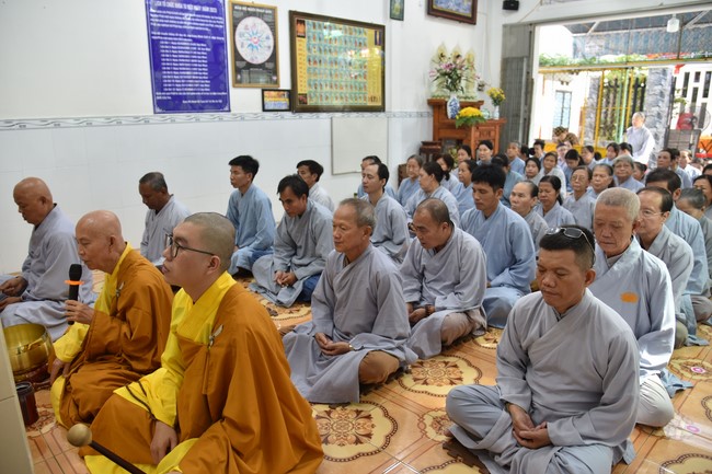 The 8th One-Day Retreat, and giving gifts on Mid-autumn Festival at Minh Chat ashram in Can Tho