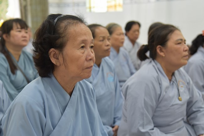 The 8th One-Day Retreat, and giving gifts on Mid-autumn Festival at Minh Chat ashram in Can Tho