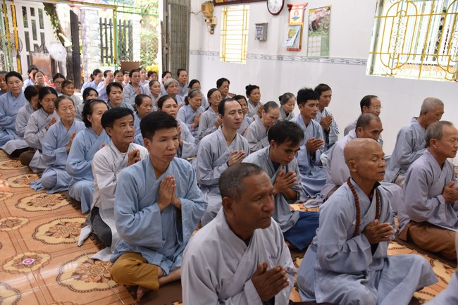 The 8th One-Day Retreat, and giving gifts on Mid-autumn Festival at Minh Chat ashram in Can Tho