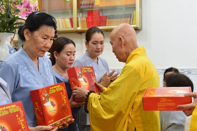 The 8th One-Day Retreat, and giving gifts on Mid-autumn Festival at Minh Chat ashram in Can Tho