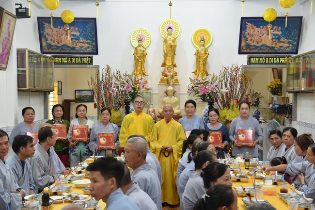 The 8th One-Day Retreat, and giving gifts on Mid-autumn Festival at Minh Chat ashram in Can Tho