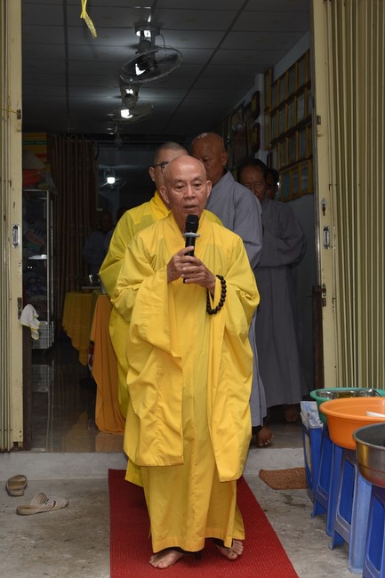 The 8th One-Day Retreat, and giving gifts on Mid-autumn Festival at Minh Chat ashram in Can Tho