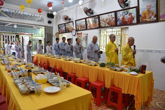 The 8th One-Day Retreat, and giving gifts on Mid-autumn Festival at Minh Chat ashram in Can Tho