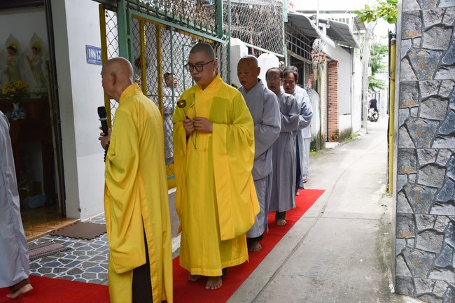 The 8th One-Day Retreat, and giving gifts on Mid-autumn Festival at Minh Chat ashram in Can Tho