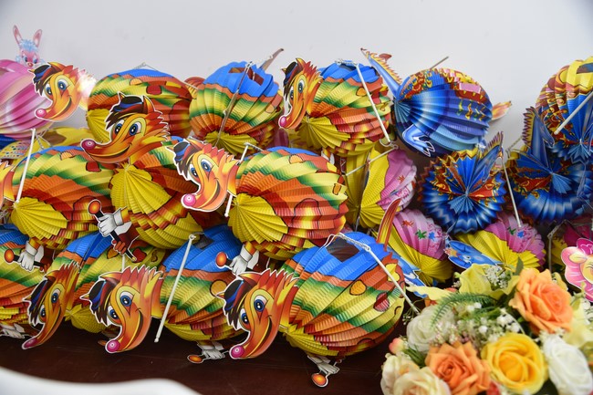 The 8th One-Day Retreat, and giving gifts on Mid-autumn Festival at Minh Chat ashram in Can Tho