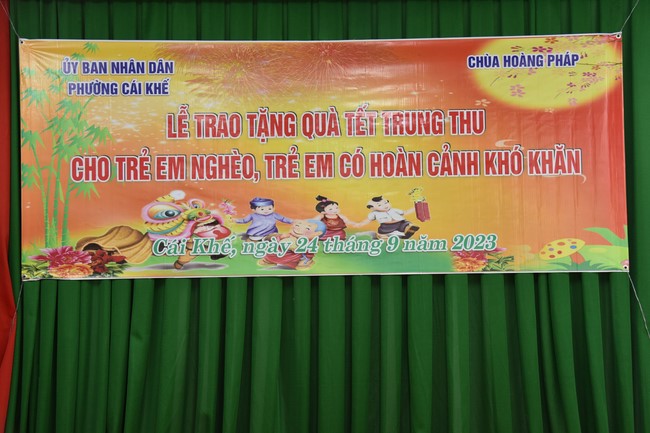 The 8th One-Day Retreat, and giving gifts on Mid-autumn Festival at Minh Chat ashram in Can Tho