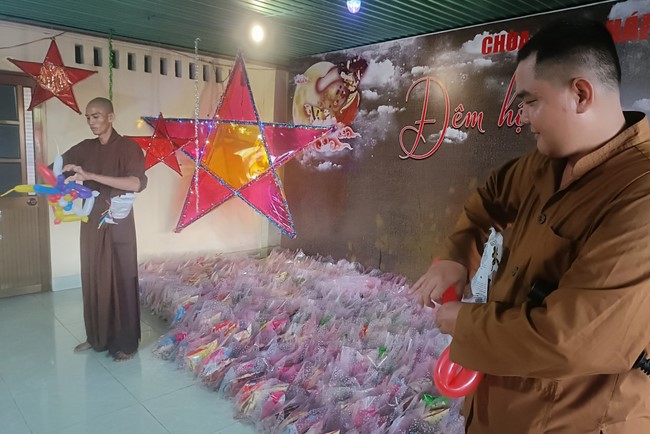 Nhat Phap pagoda - Dong Nai: Full moon Festival program for Kids