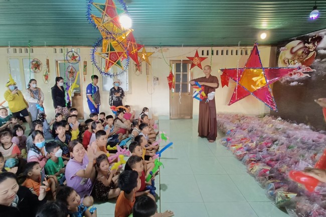 Nhat Phap pagoda - Dong Nai: Full moon Festival program for Kids