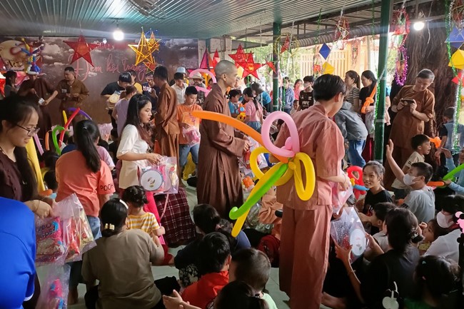 Nhat Phap pagoda - Dong Nai: Full moon Festival program for Kids