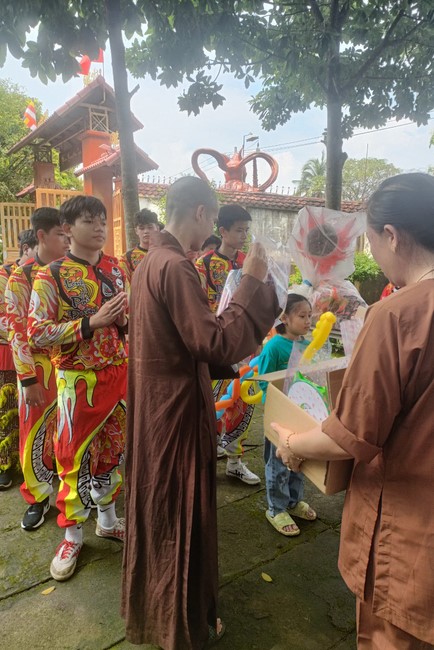 Nhat Phap pagoda - Dong Nai: Full moon Festival program for Kids