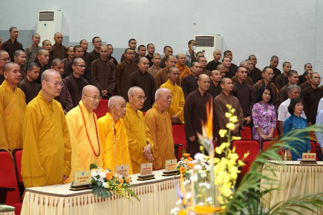 Ngo Chan Tu Education Talent Monk Fund donating in Central region