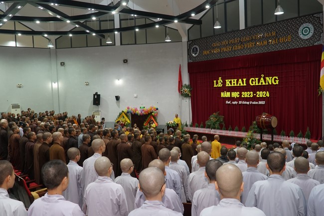 Ngo Chan Tu Education Talent Monk Fund donating in Central region