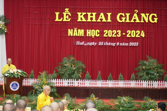 Ngo Chan Tu Education Talent Monk Fund donating in Central region