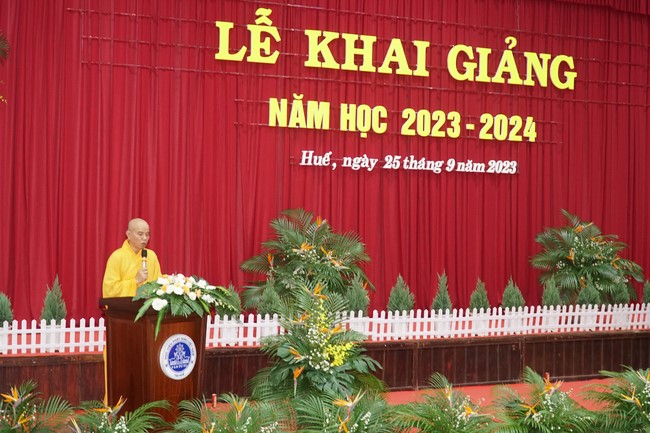 Ngo Chan Tu Education Talent Monk Fund donating in Central region