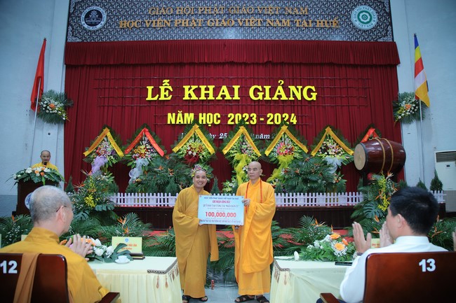 Ngo Chan Tu Education Talent Monk Fund donating in Central region