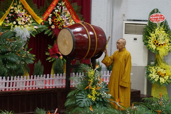 Ngo Chan Tu Education Talent Monk Fund donating in Central region