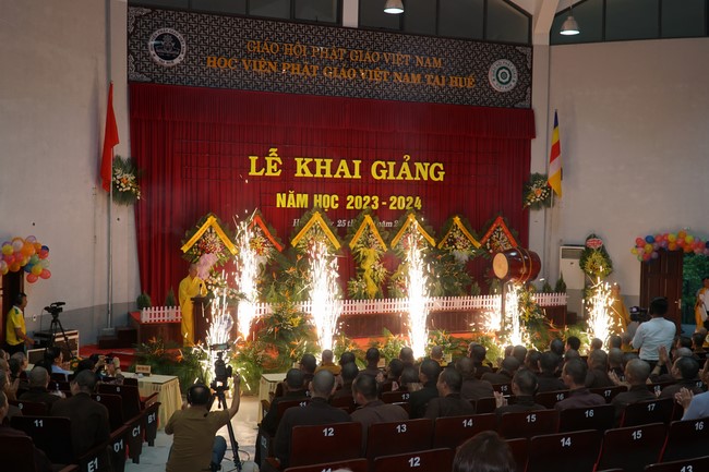 Ngo Chan Tu Education Talent Monk Fund donating in Central region