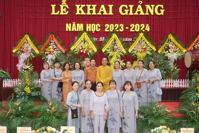 Ngo Chan Tu Education Talent Monk Fund donating in Central region
