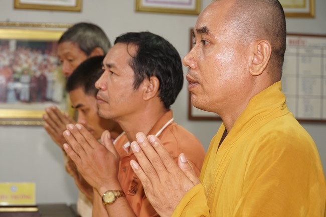 Ngo Chan Tu Education Talent Monk Fund donating in Central region