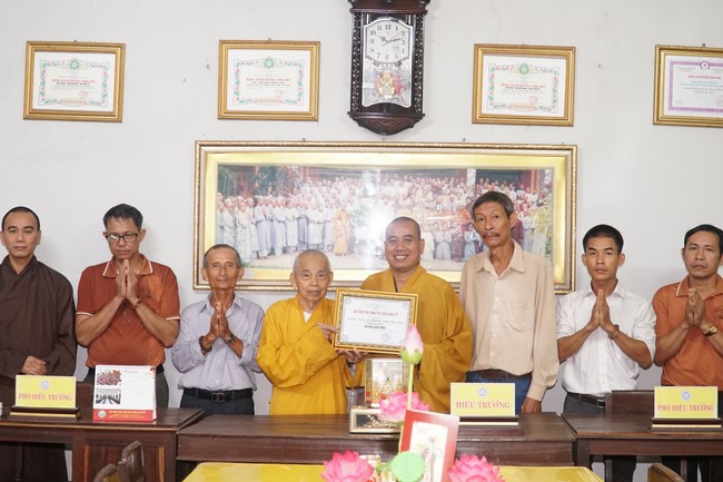 Ngo Chan Tu Education Talent Monk Fund donating in Central region